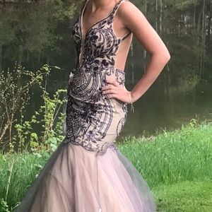 The queen night dress